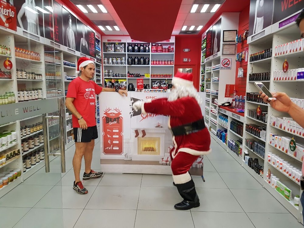 Activación navideña Beat Santa para GNC en punto de venta Guatemala