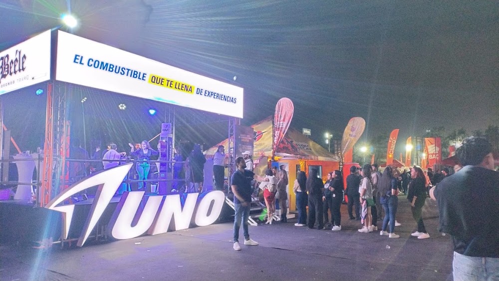 Stand y activación para concierto de Beéle en Estaciones Uno Guatemala