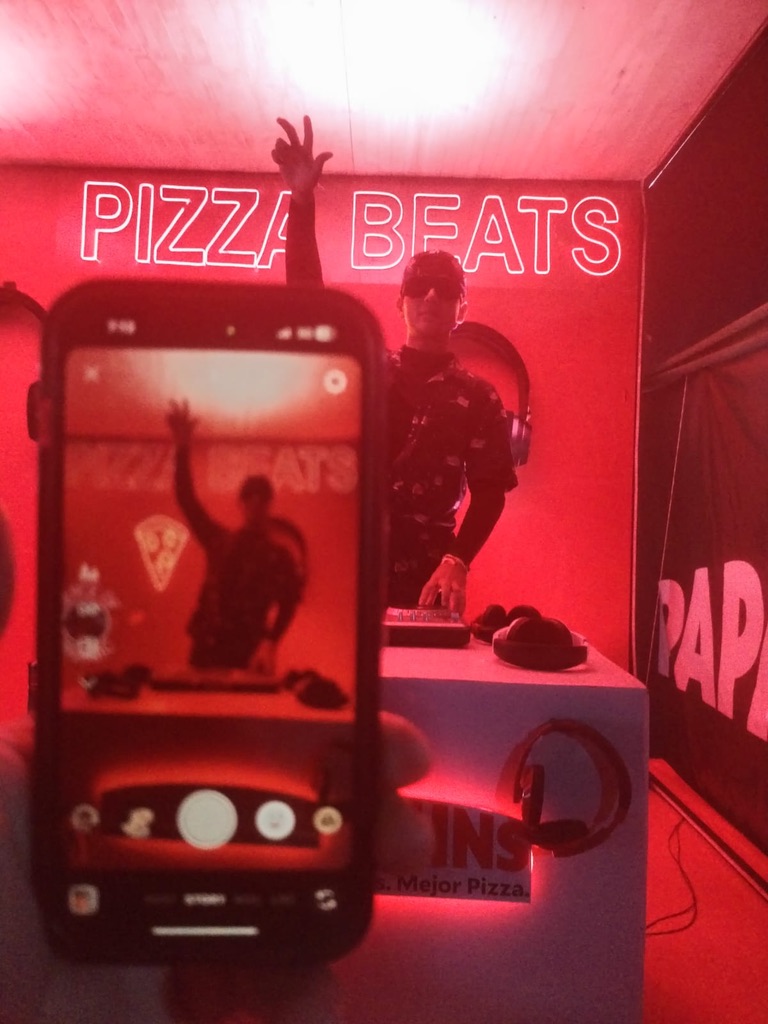 Activación de marca Papa Johns en Expo Music Fest Guatemala