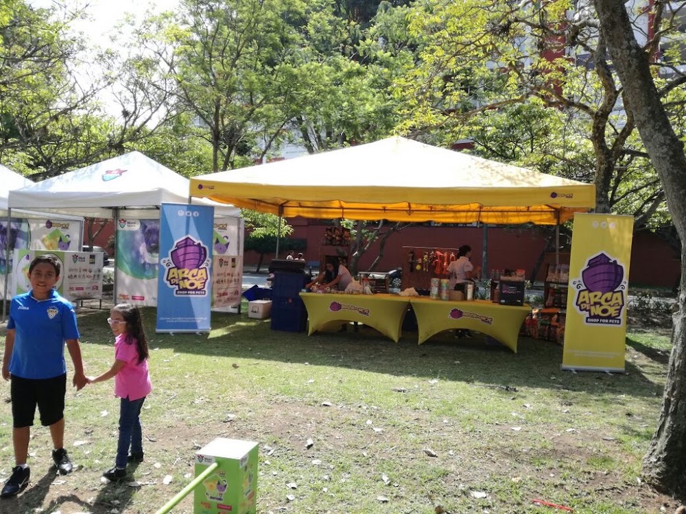 Stand y activación Arca de Noé en Pasos y Pedales Guatemala